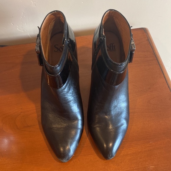 Sofft Black Pointed Toe Leather Booties with buckle detail 9.5 - Picture 2 of 12